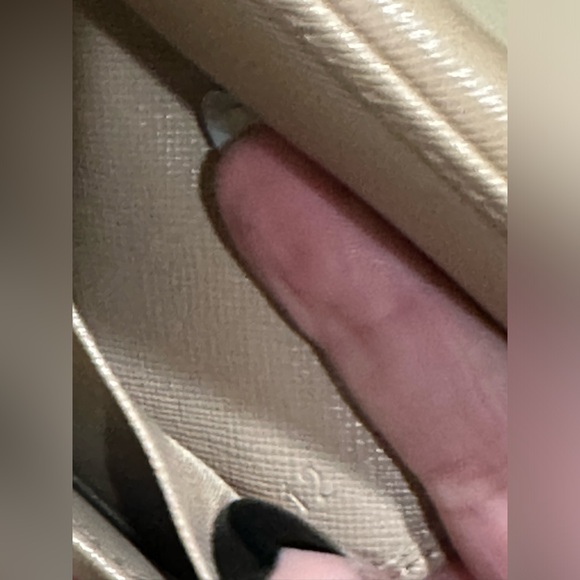 Prada Bow Saffiano Keyholder - Picture 2 of 11